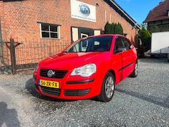 Volkswagen Polo - 1.4-16V Trendline ( Nieuwe apk + Elektrische ramen )