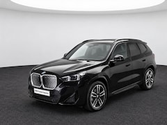 BMW iX1 - eDrive20 M Sport / Panoramadak / Sportstoelen / Comfort Access / Adaptieve LED / Stoelverw