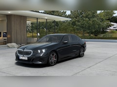 BMW i5 - eDrive40 M Sport / Panoramadak / Achteruitrijcamera / Bowers & Wilkins / Comfortstoelen /
