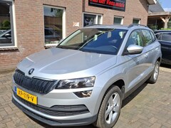 Skoda Karoq - 1.0 TSI Ambition Business. Dealer onderhouden 2de eigenaar. Nieuwe distributieriem + w.pom