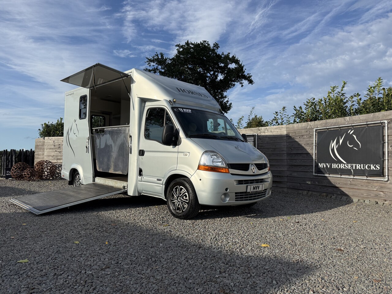Renault Master - | HORSETRUCK | TVW 2021 | CLASSIC 3XL | 2008 | OPBOUW 2021 | 150PK | 3-SEAT | L3 | MANUAL - AutoWereld.nl