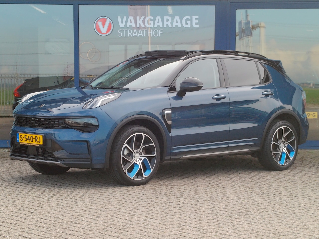 Lynk & Co 01 - 1.5 1.5, Full LED / Elektr. Schuifdak / Camera 360 + Sensoren / Carplay + Android Auto / 20' L - AutoWereld.nl