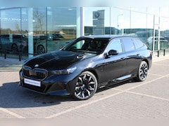 BMW 5-serie Touring - 530e M Sport Automaat / Panoramadak / Trekhaak / Bowers & Wilkins / Comfortstoelen / Adapt