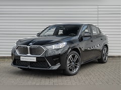 BMW iX2 - xDrive30 M Sport / Sportstoelen / Stoelverwarming / PDC