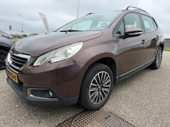 Peugeot 2008 - 1.2 VTi Active Navi Airco Trekhaak Parkeersensor