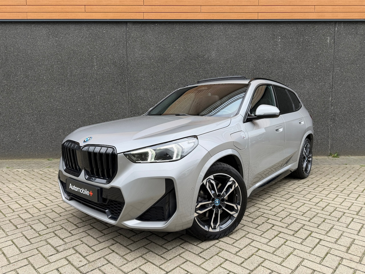 BMW X1 - XDrive30e M Sport Pano Harman Kardon Memory Trekhaak Keyless - AutoWereld.nl