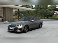 BMW i5 - eDrive40 M Sport / Panoramadak / Trekhaak / Bowers & Wilkins / M Multifunctionele Stoelen