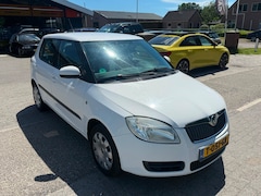 Skoda Fabia - 1.4-16V Comfort APK 6-2-2027/AIRCO/CRUISE/RIJDT PERFECT
