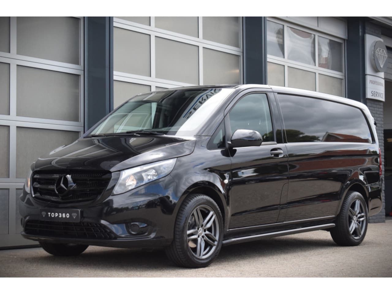 Mercedes-Benz Vito - 116 CDI Lang EURO 6 | Camera | Trekhaak | PDC | Bumpers in kleur - AutoWereld.nl