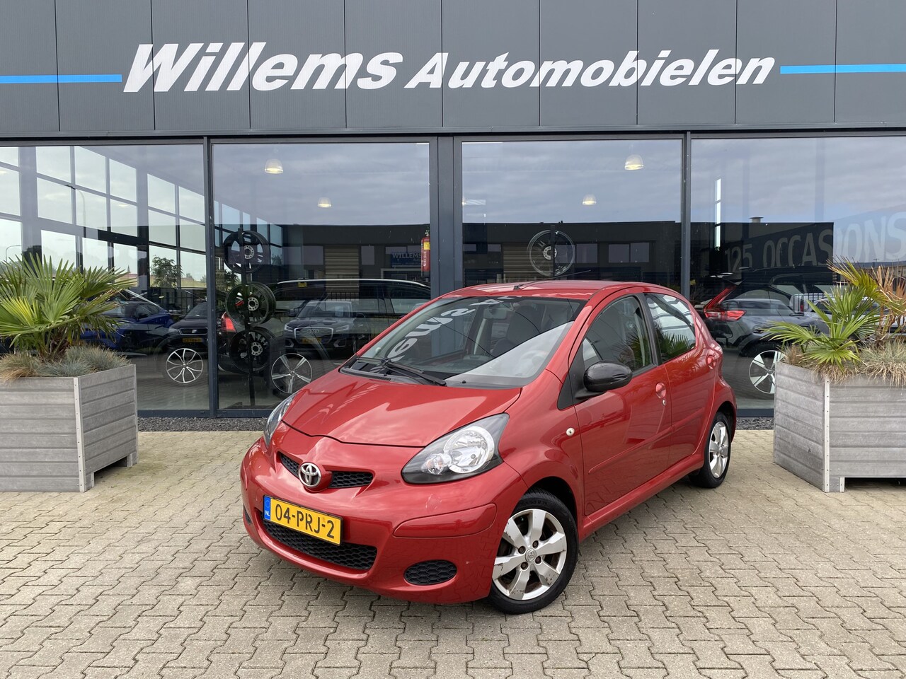 Toyota Aygo - 1.0-12V Aspiration Red Navigator Airco, Navigatie & Electrische ramen - AutoWereld.nl