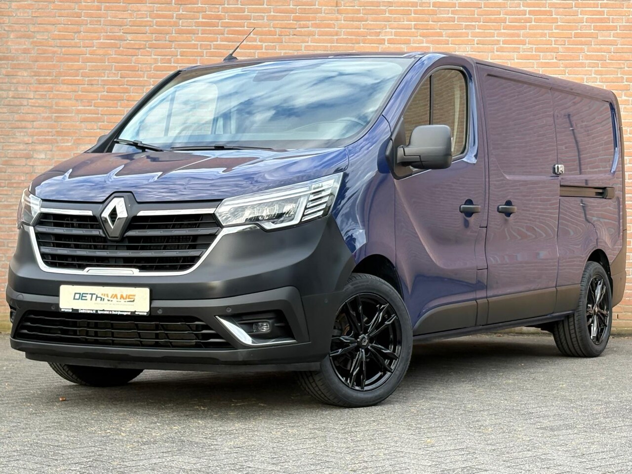 Renault Trafic - 2.0DCI 130PK Lang / 2x Schuifdeur / Cruisecontrol / Euro6 - AutoWereld.nl