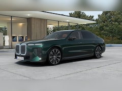 BMW i7 - xDrive50 M Sport / Panoramadak Sky Lounge / Trekhaak / 3D Head-Up / Parking Assistant Plus