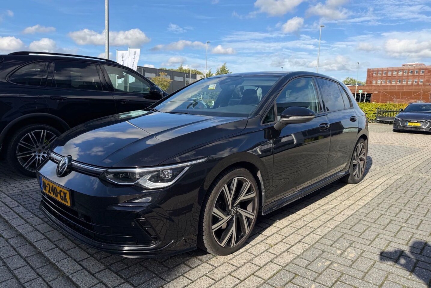 Volkswagen Golf - 1.5 eTSI R-Line BTW 21% Automaat Navi Camera 5drs. - AutoWereld.nl