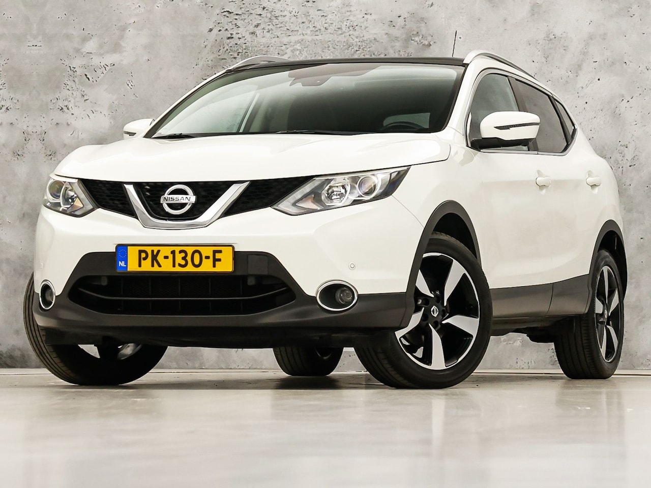Nissan Qashqai - 1.2 N-Connecta (PANORAMADAK, NAVIGATIE, 360 CAMERA, GETINT GLAS, LOGISCH NAP, SPORTSTOELEN - AutoWereld.nl