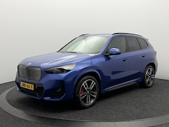 BMW iX1 - eDrive20 67 kWh M-Sport ProShadow Line SOH 98, 3% | Origineel NL | Camera | 130KW Snellade