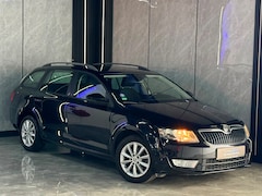Skoda Octavia Combi - 1.2 TSI Greentech Ambition Businessline |2e Eignr|Navi|Park Sensor|Trekhaak|Lmv|Boekjes