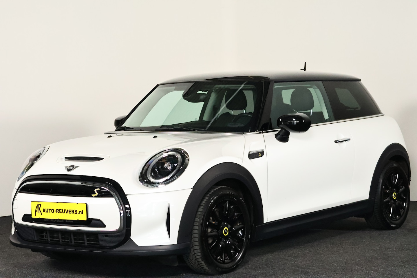 MINI Electric - Classic 33 kWh / LED / Leder / CarPlay / Navi - AutoWereld.nl