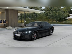 BMW i4 - eDrive40 M Sport / Schuif-kanteldak / Achteruitrijcamera / Comfort Access / Adaptieve LED