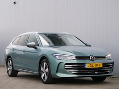 Volkswagen Passat Variant - 1.5 eTSI Edition 150 Pk Automaat Navigatie / DAB / Apple Carplay / 360 camera / Trekhaak /
