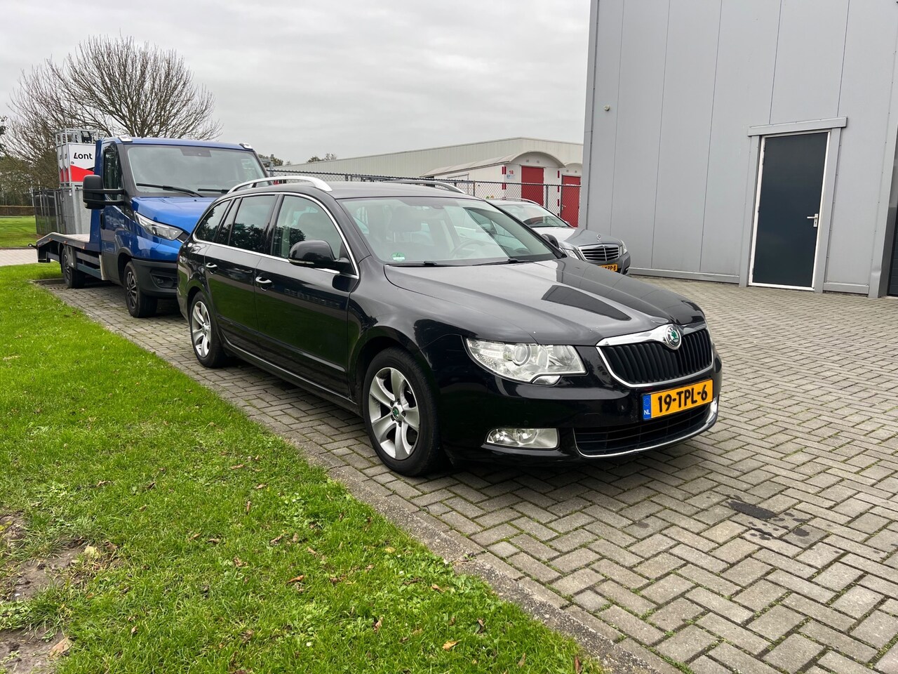 Skoda Superb Combi - 1.6 TDI Ambition | Leder | Xenon | Climate control | Stoelverwarming | Navi | PDC v+a - AutoWereld.nl