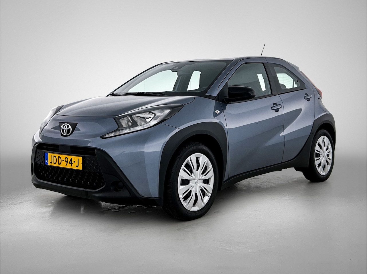 Toyota Aygo X - 1.0 VVT-i MT Play ACC | Airco | Carplay | Android auto | Camera | - AutoWereld.nl
