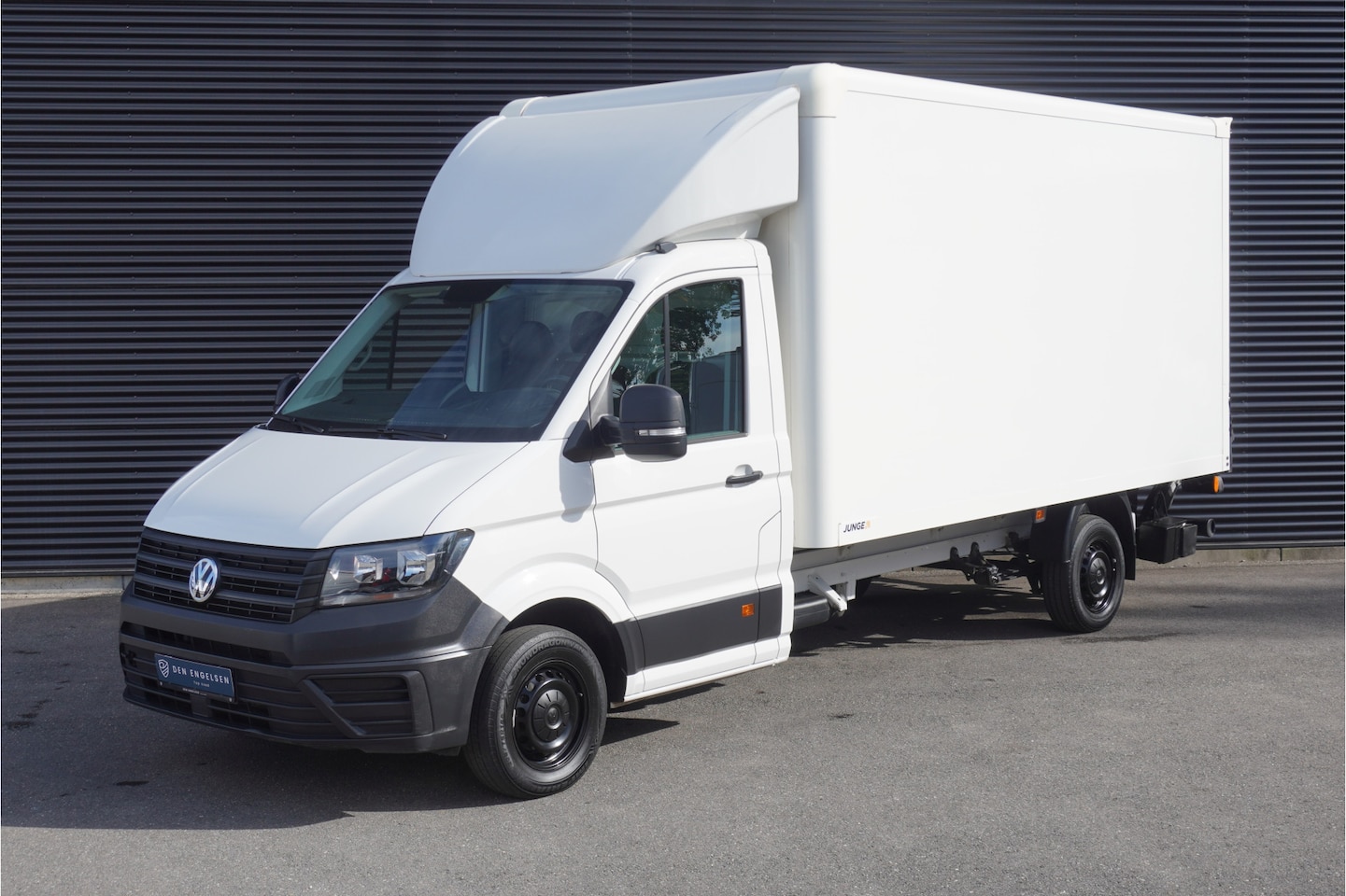 Volkswagen Crafter - 180pk Automaat Bakwagen Laadklep Trekhaak Apple carplay Stoelverwarming Airco Cruise contr - AutoWereld.nl