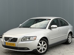 Volvo S40 - BWJ 2009 | 1.6D 109PK DRIVe Kinetic | NAVI | CLIMA | LICHTMETAAL | LEDER/STOF | CRUISE |