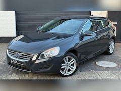 Volvo V60 - 2.0 T5 Summum Automaat | Leder | Navi | ACC | Stoelverwarming | PDC | Trekhaak