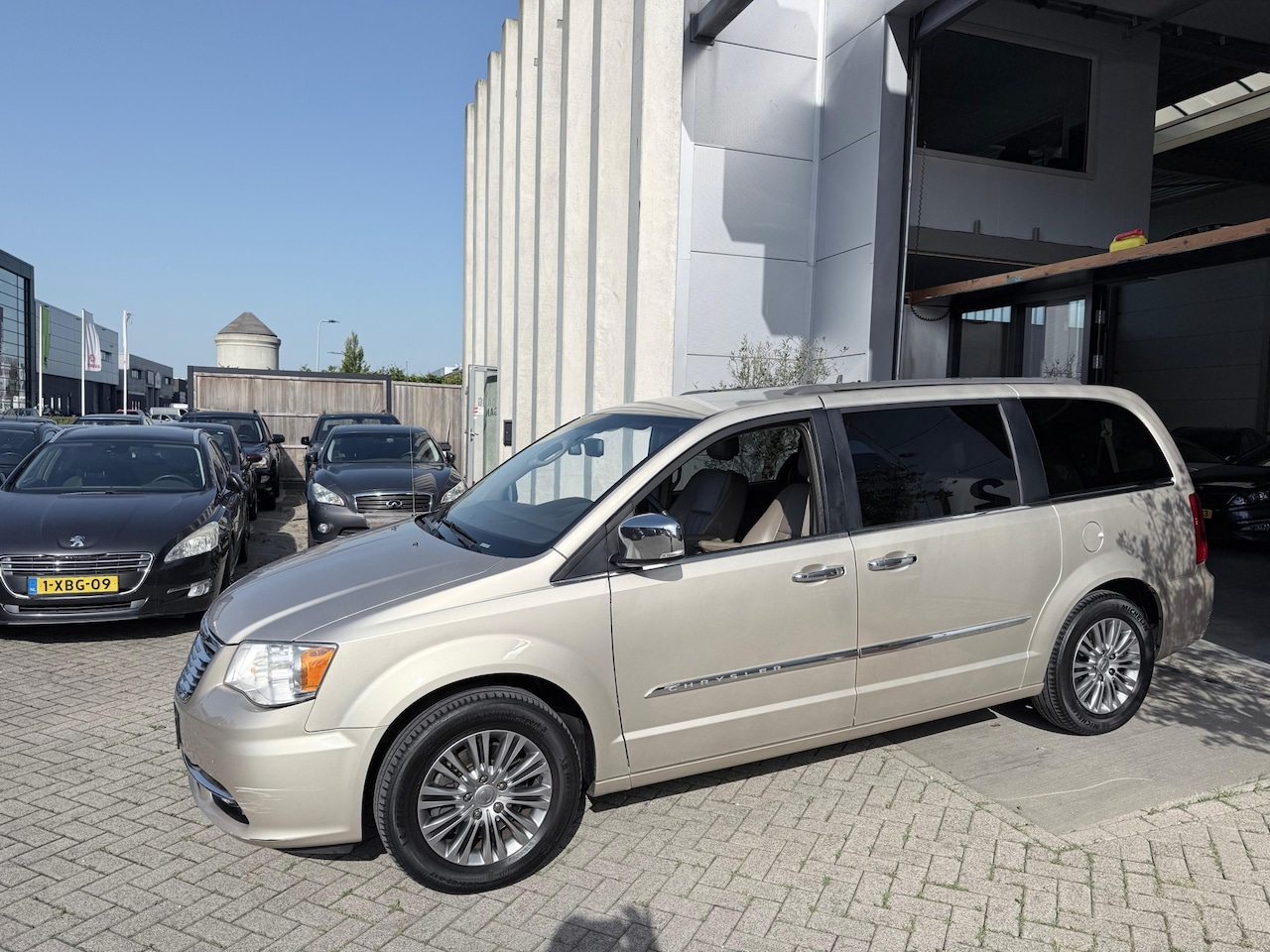 Chrysler Grand Voyager - 3.6 V6 Town & Country 7persoons! INRUIL MOGELIJK! - AutoWereld.nl