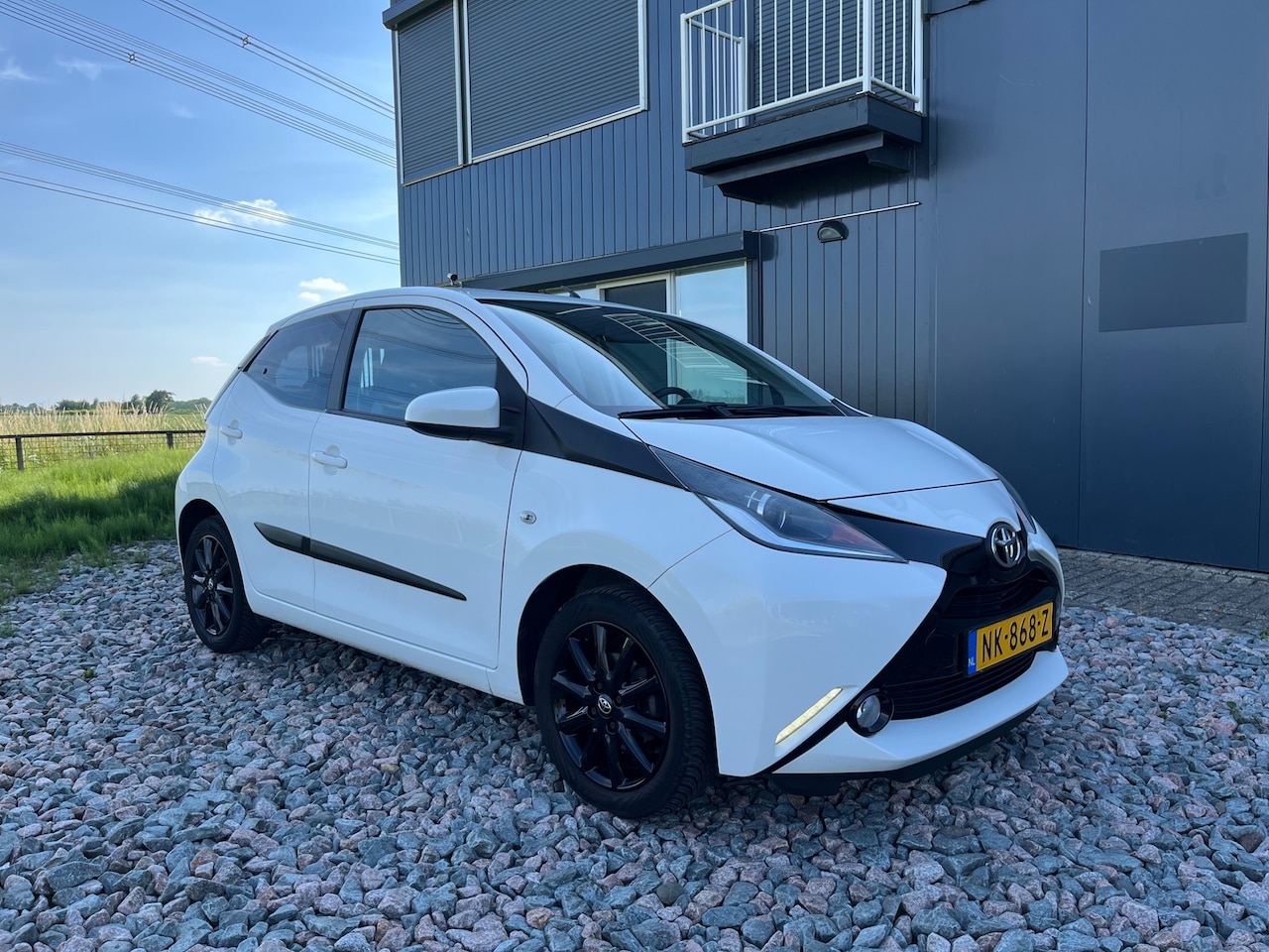 Toyota Aygo - 1.0 VVT-i x-play 1.0 VVT-i x-play - AutoWereld.nl