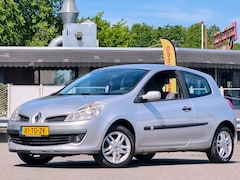 Renault Clio - 1.6-16V Privilège // AUTOMAAT / AIRCO