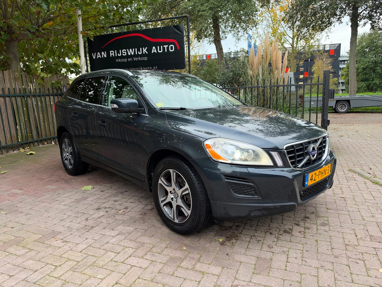 Volvo XC60 - 2.4 D5 AWD Summum Xenon Leder EX BPM - AutoWereld.nl