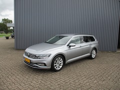 Volkswagen Passat Variant - 1.5 TSI 150 PK Automaat Business Navi Trekhaak