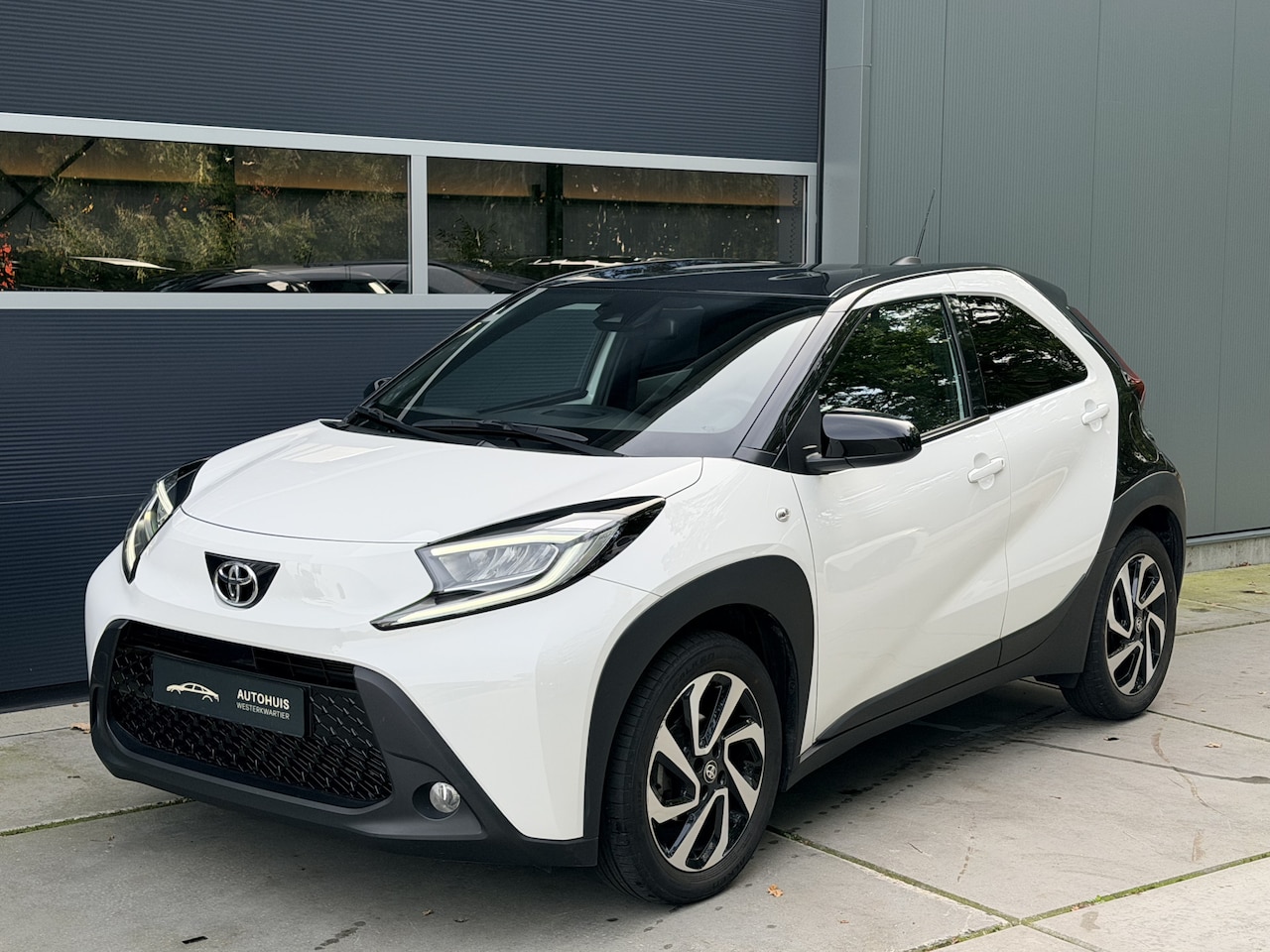 Toyota Aygo X - 1.0 VVT-i MT Play Camera Apple Carplay Lichtmetalen velgen Climate Control - AutoWereld.nl