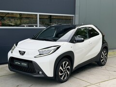 Toyota Aygo X - 1.0 VVT-i MT Play Camera Apple Carplay Lichtmetalen velgen Climate Control