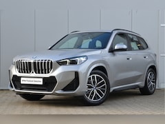 BMW X1 - xDrive30e M Sport Automaat / Trekhaak / Sportstoelen / M Adaptief onderstel / Adaptieve LE