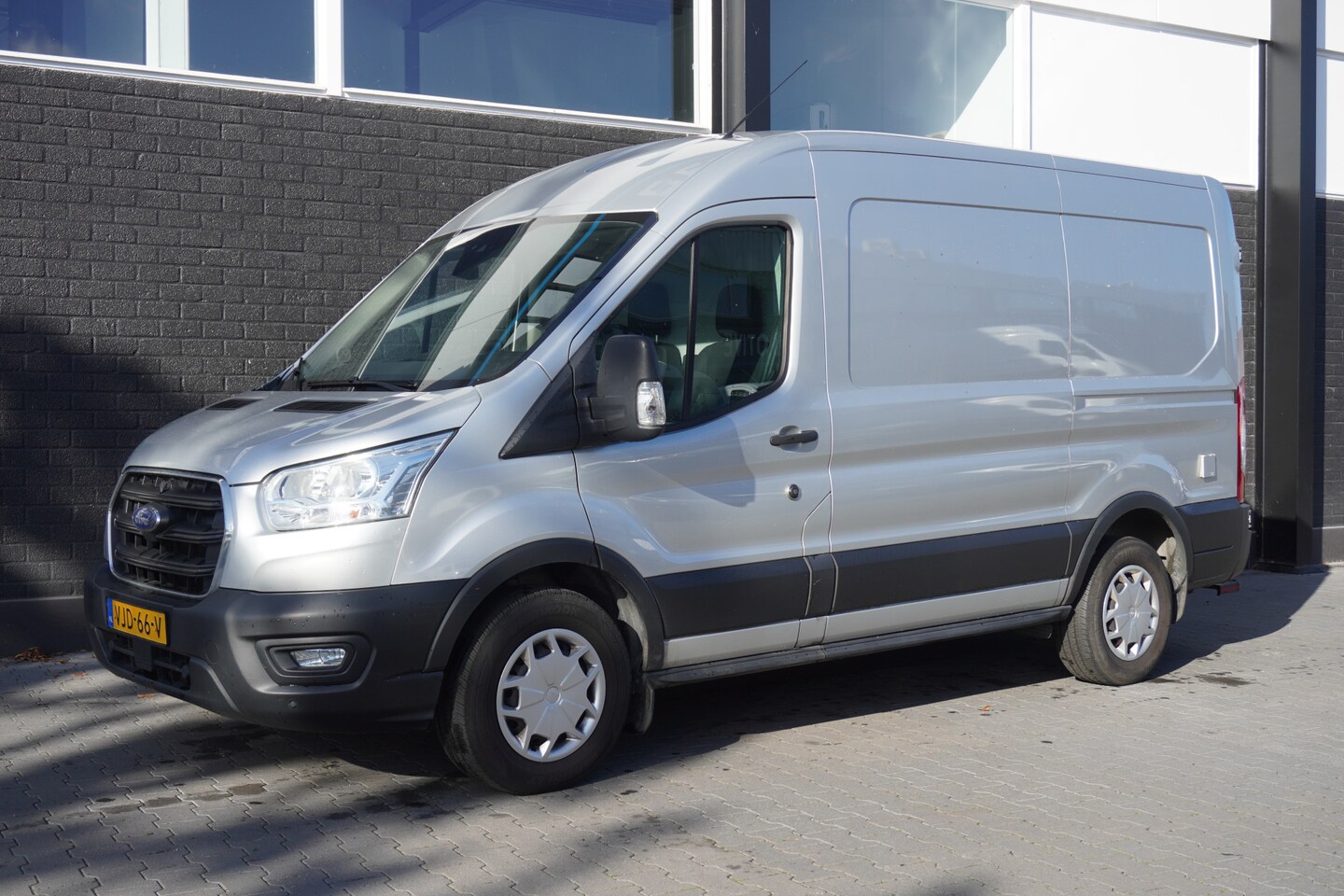 Ford Transit - 2.0 TDCI L2H2 AUTOMAAT 130PK EURO 6 - Airco - Navi - Cruise - €21.950,- Excl. - AutoWereld.nl