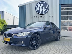 BMW 3-serie - 320i High Executive Aut / Bi Xenon / Gr Navi /PDC Org NL Auto / N.A.P. Ketting v.v