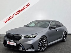 BMW M5 - 5-serie 'Frozen Grey' M-Drivers Package Origineel NL Nw.Pr.€172.801, - Akrapovic Keramisch