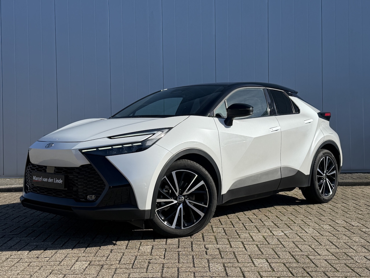 Toyota C-HR - 2.0 Plug-in Hybrid 220 Executive Limited Bi-Tone - AutoWereld.nl