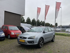 Ford Focus Wagon - 1.6-16V Futura, Airco, Cruisecontrol, Trekhaak, Elektrischpakket, Sportstoelen, Boordcompu