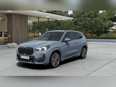 BMW X1 - xDrive25e M Sport Automaat / Panoramadak / Trekhaak / Sportstoelen / Head-Up / M Adaptief