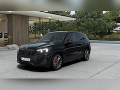BMW X1 - xDrive25e M Sport Automaat / Panoramadak / Trekhaak / Sportstoelen / M Adaptief onderstel