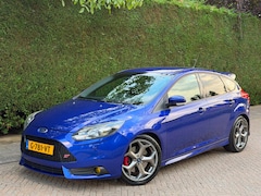 Ford Focus - 2.0 EcoBoost ST-3 RIJDT NIEUW/ZEER NETJES/RECARO