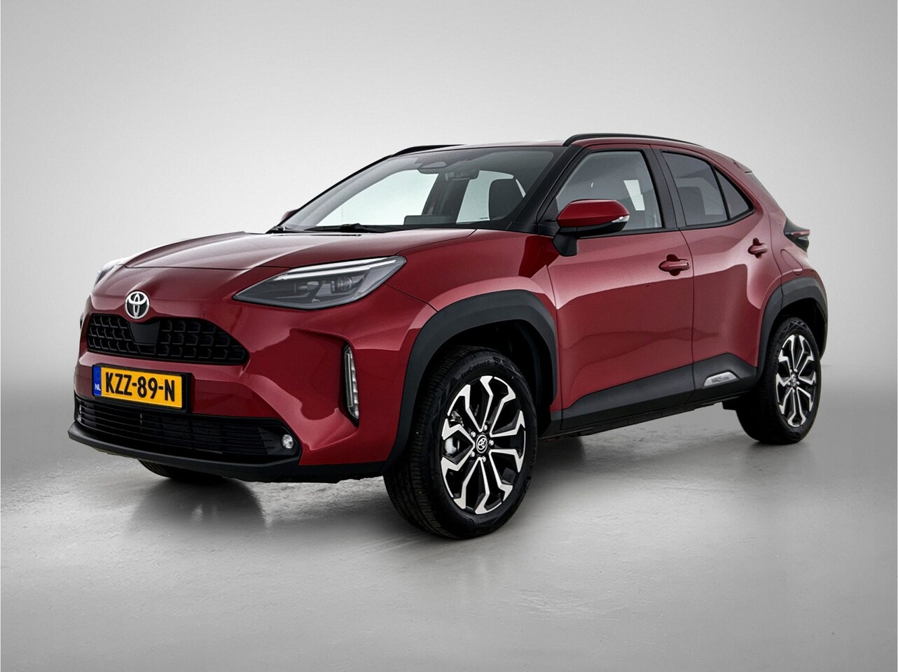 Toyota Yaris Cross - 1.5 Hybrid 130 Dynamic + | Stoel+stuurverwarming | Draadloze telefoonlader | Navigatie | A - AutoWereld.nl