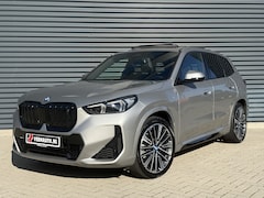 BMW iX1 - xDrive30 67 kWh M-Sport H&K/Pano/Leder