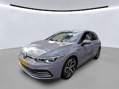 Volkswagen Golf - 1.5 TSI 130pk Style / Panorama schuifk dak / Navigatie / LM 18 inch / LED / Parkeersensore