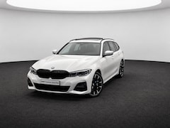 BMW 3-serie Touring - 330e M Sport Automaat / Panoramadak / Sportstoelen / Comfort Access / Achteruitrijcamera /