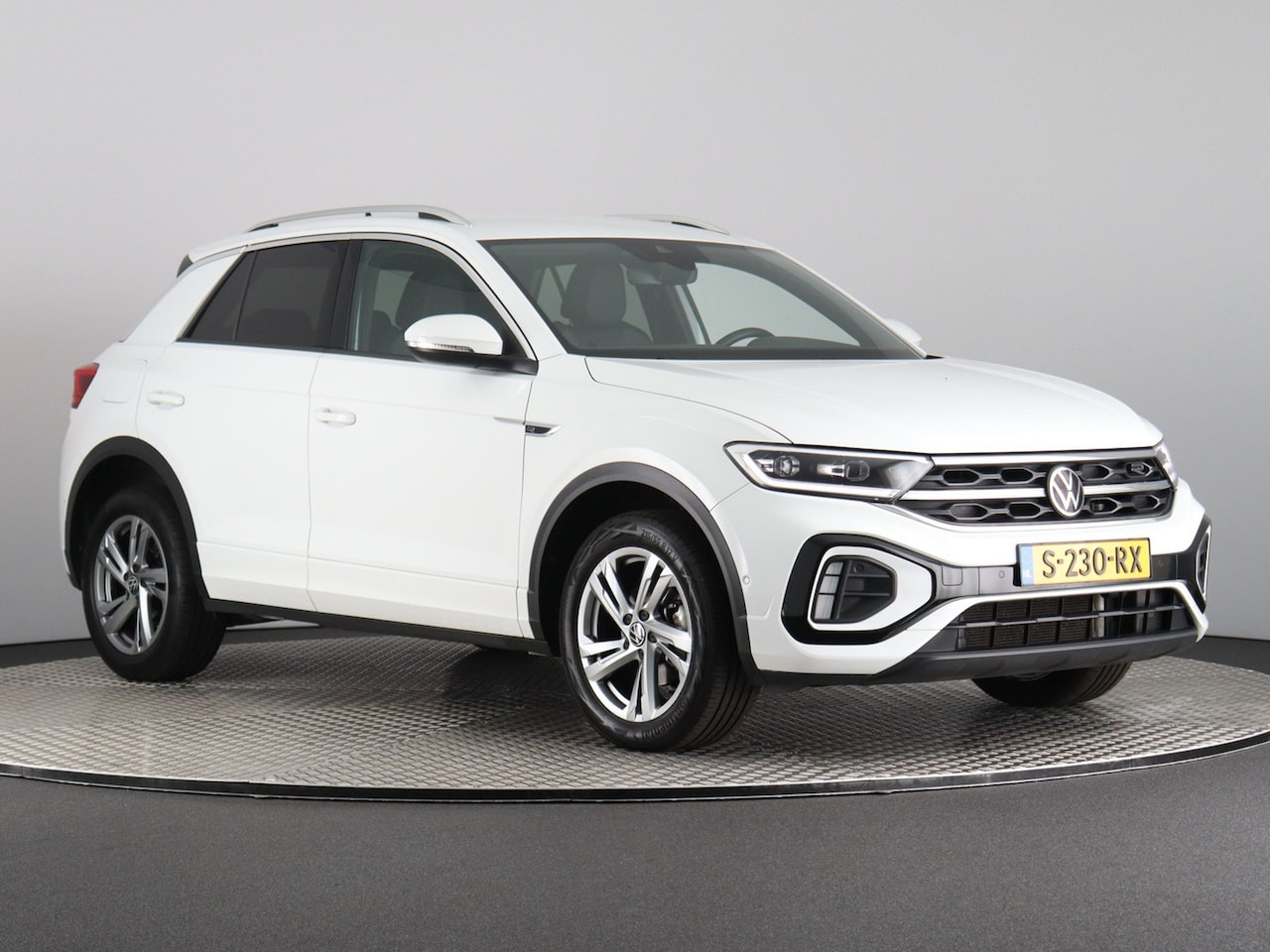 Volkswagen T-Roc - 1.5 TSI R-Line 1.5 TSI R-Line (Camera / ACC / Carplay / Navi / Stoel + stuurverwarming) - AutoWereld.nl