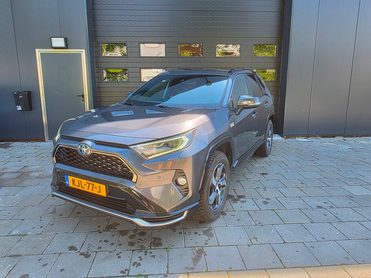 Toyota RAV4 - 2.5 Plug-in Hybrid AWD Business | ACC | Trekhaak | Camera | Clima | Carplay - AutoWereld.nl